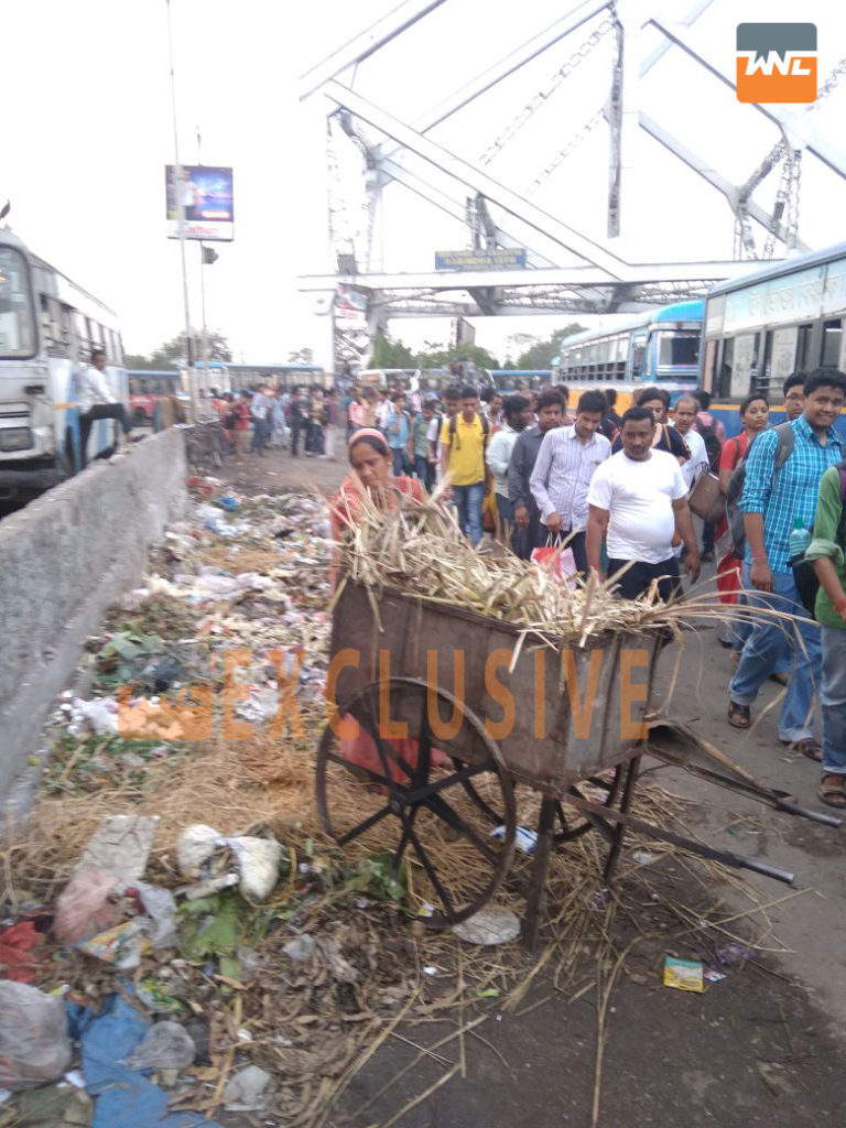 Howrah station's bus stand spreads pollution