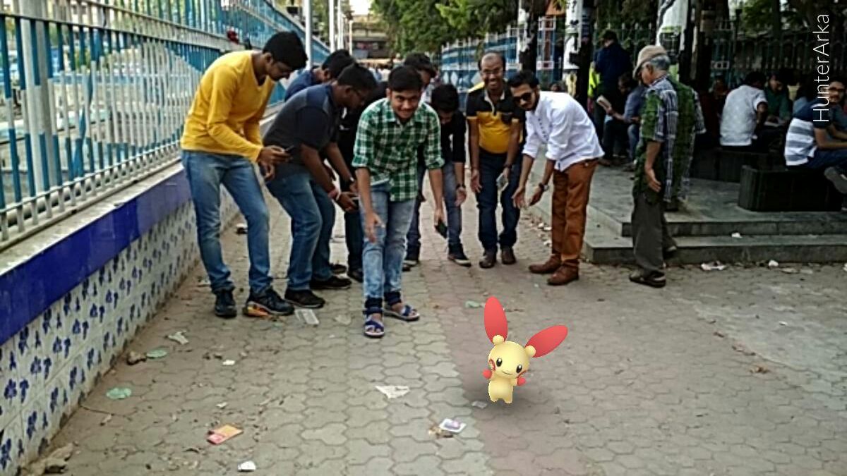 Pokémon trainers in Kolkata walk together to celebrate social gaming