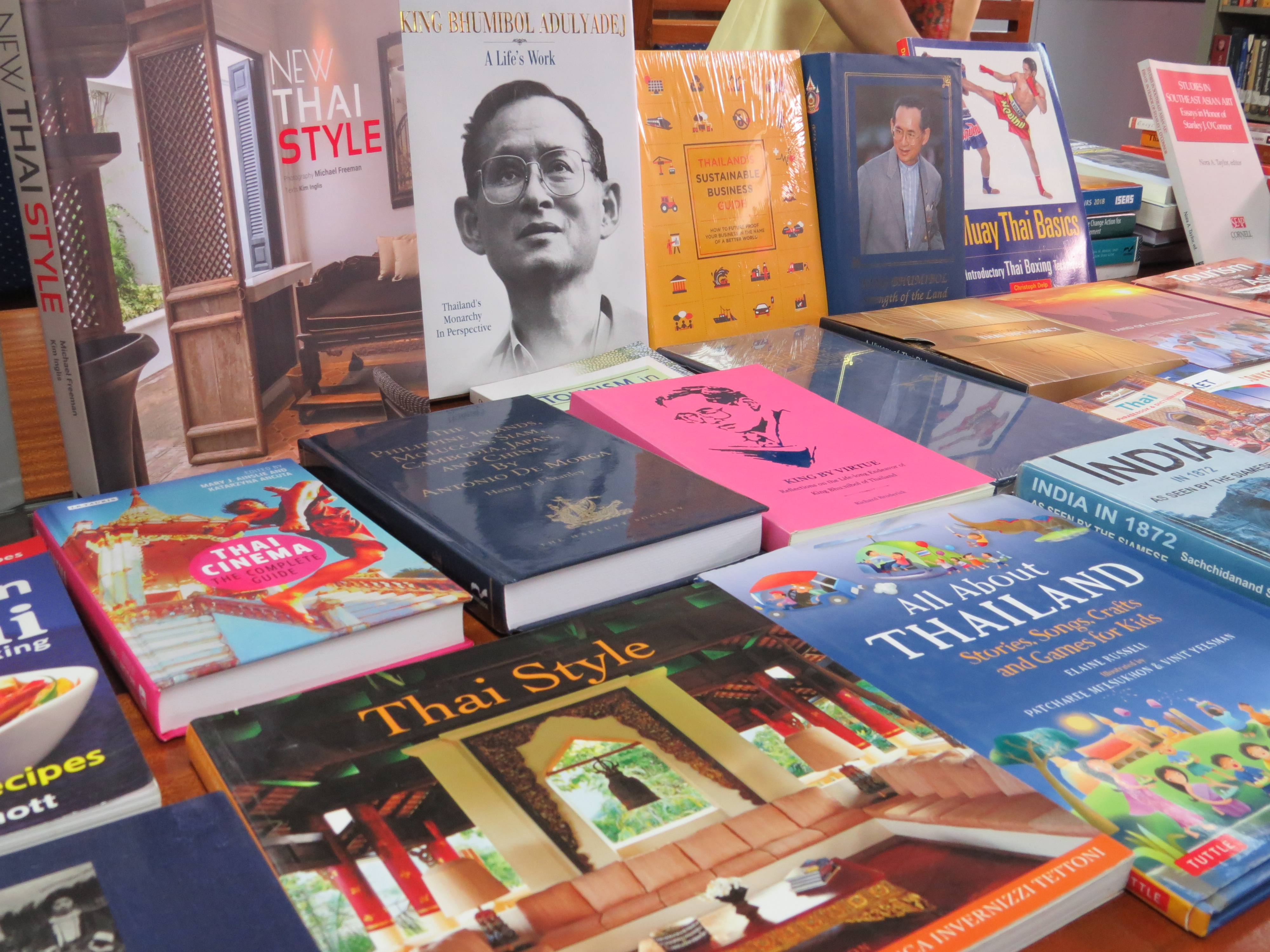 Royal Thai Consulate-General, Kolkata, donated books about foreign affairs to Thai Corner, University of Calcutta