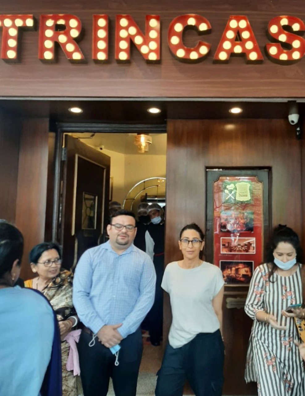 🎭 Karishma Kapoor spotted at Trincas Restaurant