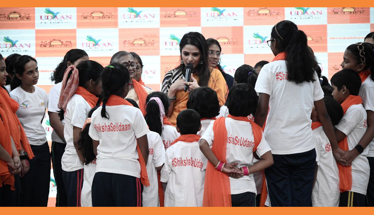 This Children’s Day, let’s choose orange to support the aspirations of children living in brothels